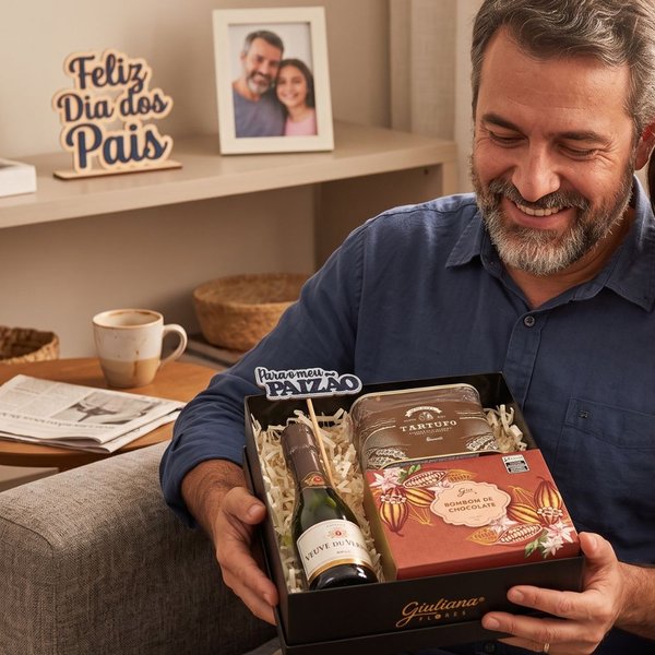 Caixa Presente Paizão com Biscoitê e Bombom Giuliana Flores