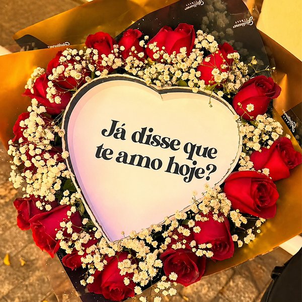 Buquê de 24  Rosas Vermelhas Chamas