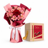 Buquê de Astromélias e Rosa Vermelha - Serenata e Mil Delícias Kopenhagen
