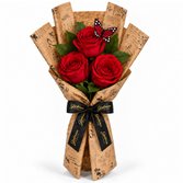 Trio de Rosas Vermelho - Jardim das Borboletas