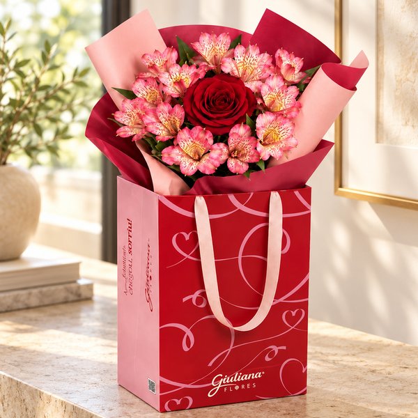 Buquê de Astromélias Cor de Rosa e Rosa Vermelha - Bag Love