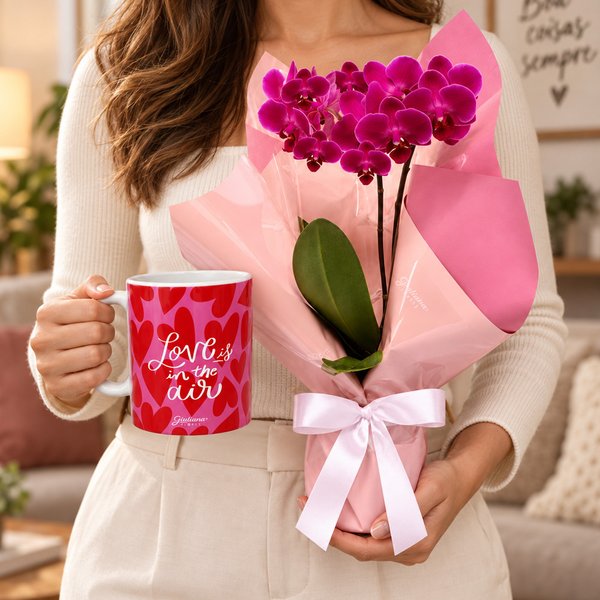 Mini Orquídea Rara Lilás Virtuosa e Caneca Love Is In The Air