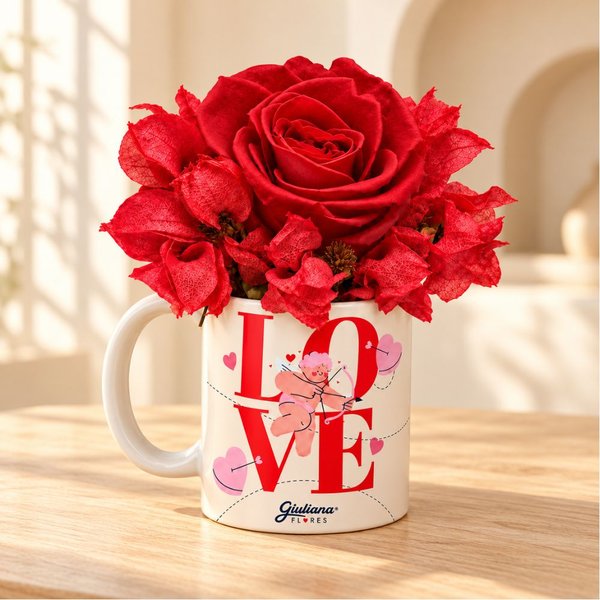 Flores Secas e Rosa Encantada Vermelha na Caneca Love