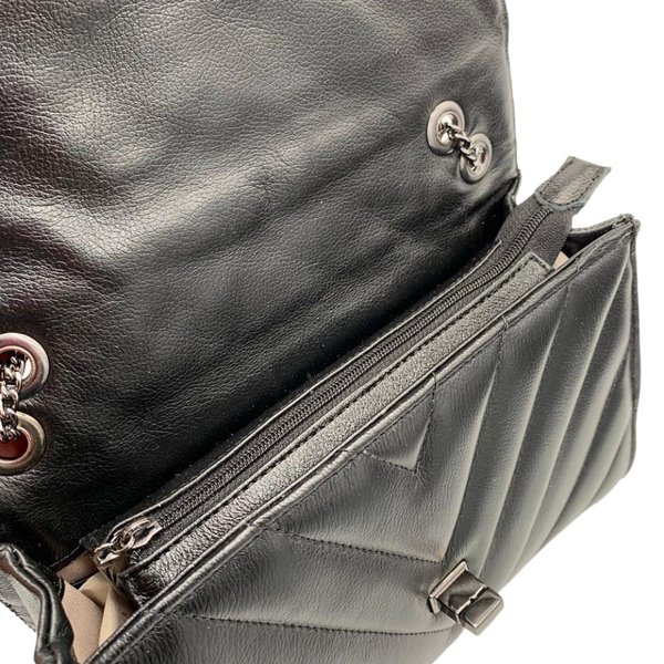 Bolsa Preta em couro com alça de correntes onix