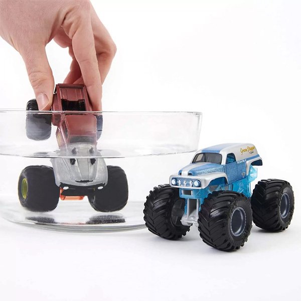 Monster Jam 1:64 2 Carros Grave Digger The Legend VS Grave Digger - Sunny