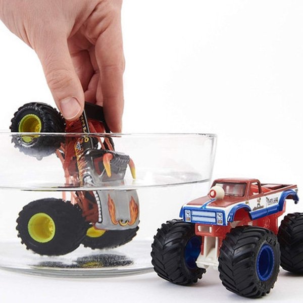 Monster Jam 1:64 2 Carros El Toro Loco VS Cyclops - Sunny