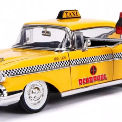 Chevy Bel Air 1957 1:24 Deadpool + Boneco - California Toys
