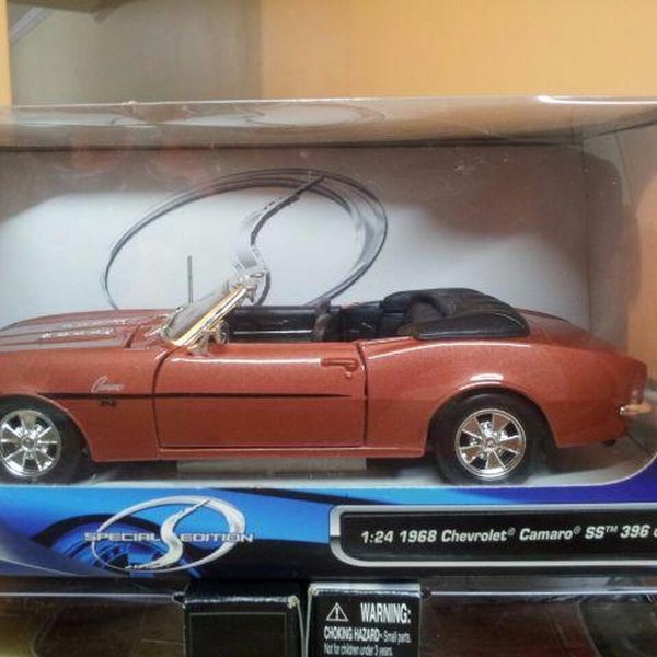Miniatura Chevrolet Camaro SS 396 Conversível 1968 1:24 - Maisto
