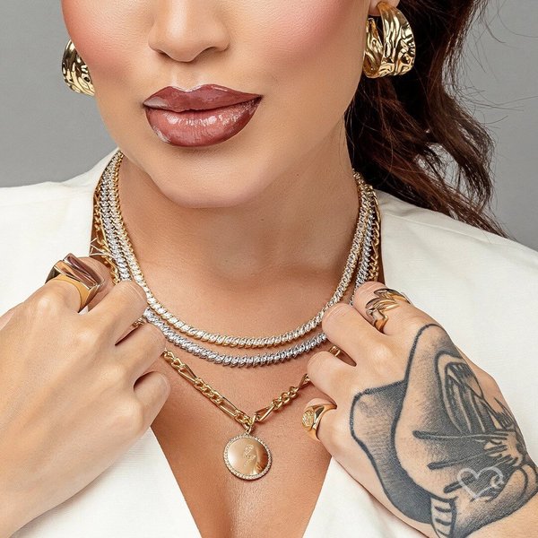 COLAR LETICIA MEDALHA RAIO ZIRCÔNIAS FOLHEADO A OURO 18K