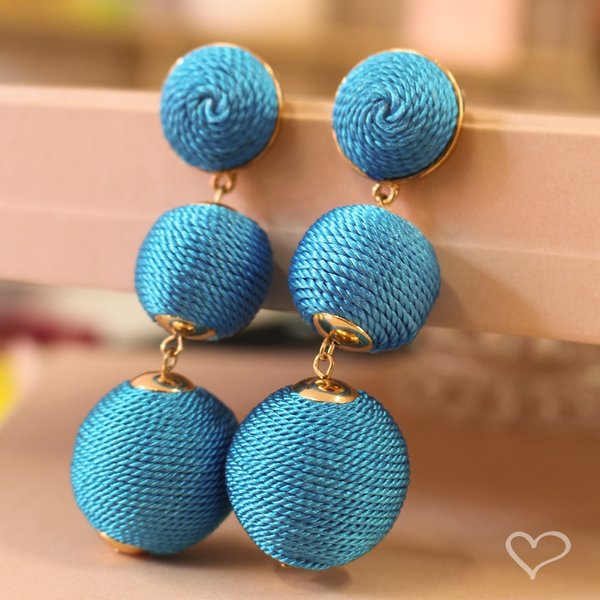 BRINCO BOLAS FIO AZUL MARIA ELIMIA