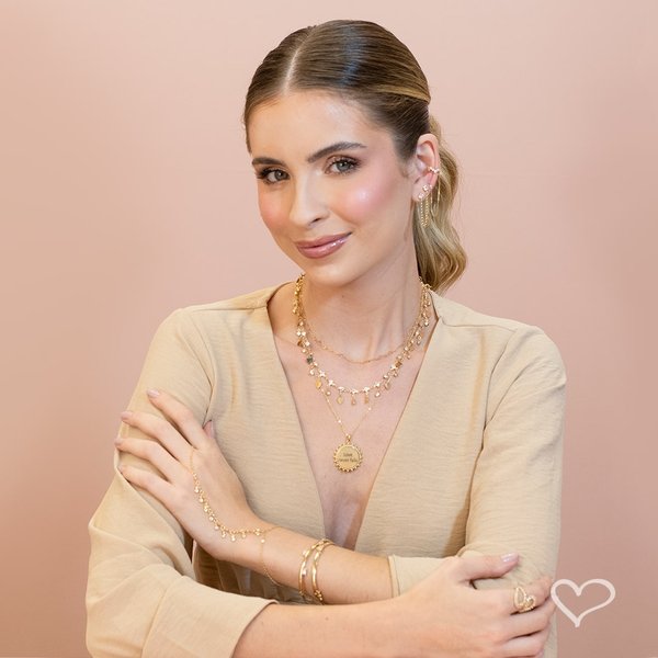 COLAR SANDY MEDALHA LOVE NEVER FAILS FOLHEADO A OURO 18K