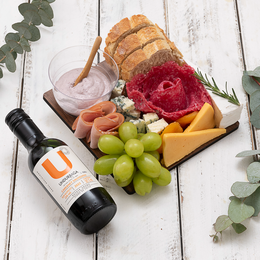 Imagem de Tábua de Frios, Queijos e Vinho