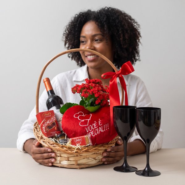Cesta de Presente Vinho e Flores Red Love