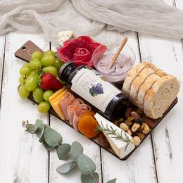 Imagem de Tábua de Queijos, Frios, Frutas e Suco de Uva