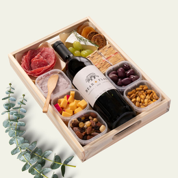 Imagem de Tábua de Queijos, Frios, Vinho, Frutas na Bandeja