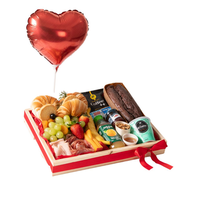 Cesta de Café da Manhã Amor com Balão Coração