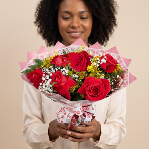 Buquê com 12 Rosas Importadas
