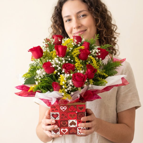 Arranjo com 12 rosas vermelhas