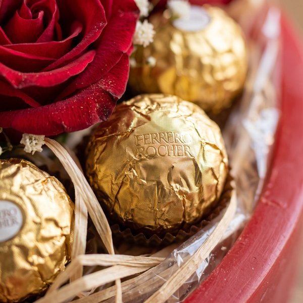 Cesta Florida Ferrero Rocher e Rosas