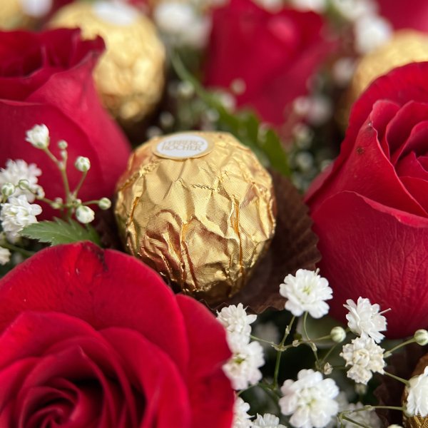 Doze Rosas e Doze Ferreros