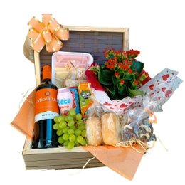 Imagem de Cesta com vinho suave