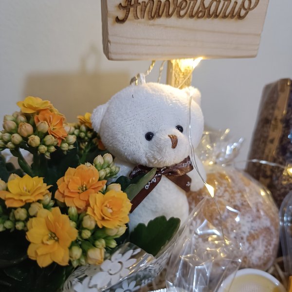 Cesta Café Aniversário com Luz de Led e Pelúcia