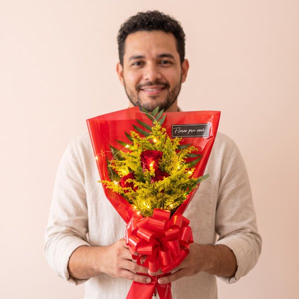 Buquê Iluminado com Rosas Vermelhas