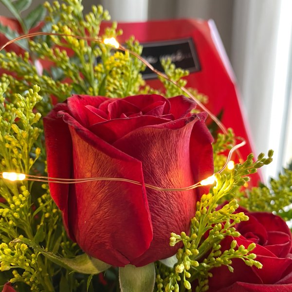 Buquê Iluminado com Rosas Vermelhas