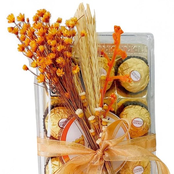 Ferrero Rocher com flores desidratada