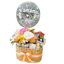 Imagem de Linda cesta com flores e balão