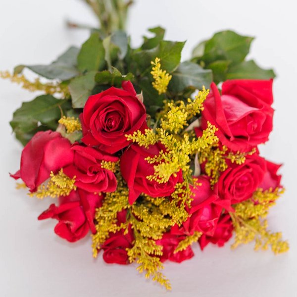 Buquê Luxo 12 Rosas Vermelhas