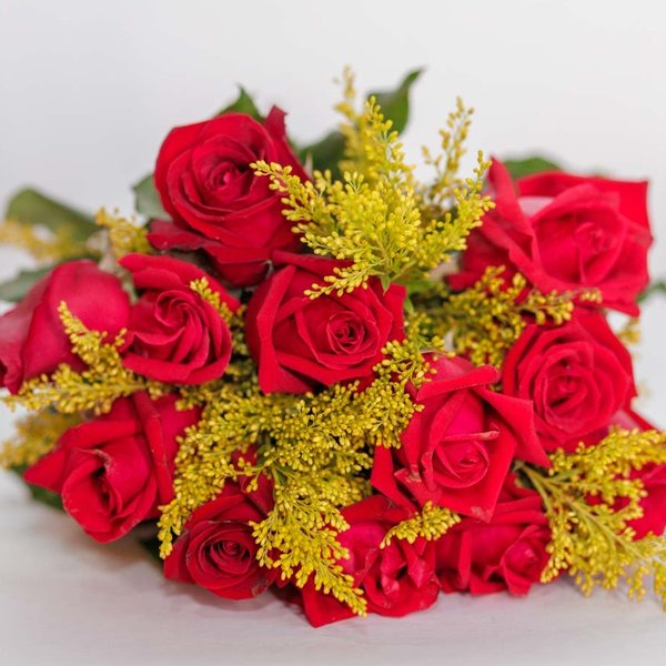 Buquê Luxo 12 Rosas Vermelhas