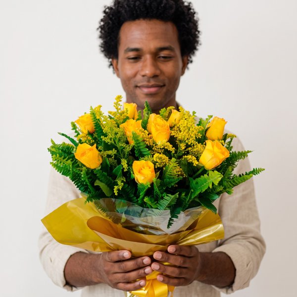 Buquê de 12 Rosas Amarelas 