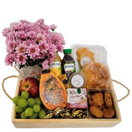 Imagem de Café da Manhã com Frutas, Flores e Cookies Artesanais