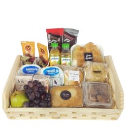 Imagem de Cesta de Café da Manhã com Chocolates, e Croissants