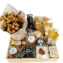 Imagem de Cesta de Café Com Ferrero Rocher e Morangos 