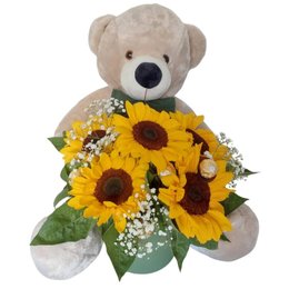 Imagem de Urso Gigante com Girassóis