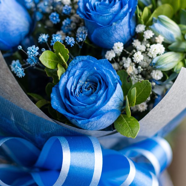 Surpreenda com Buquê de 08 Rosas Azul