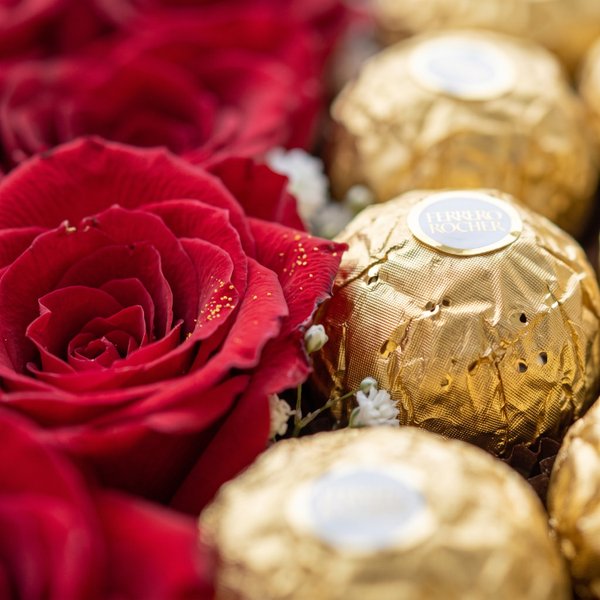 Surpreenda com Caixa Box de Rosas e Chocolate