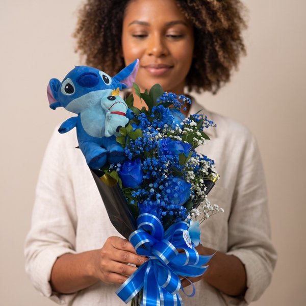 Ramalhete com 08 Rosas Azul e Stitch