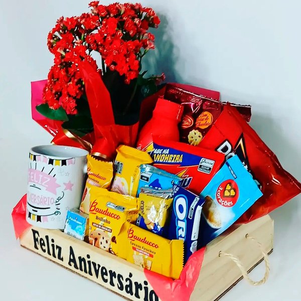 Cesta de Aniversário Média Com Flores e Caneca
