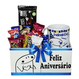 Imagem de Box de Aniversário com Chocolates e Caneca Azul