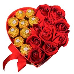 Imagem de Box Coração com Rosas e Chocolates