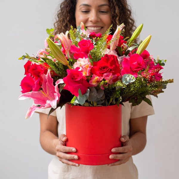Caixa Box com Lírios e Rosas Colombianas e Nacionais.