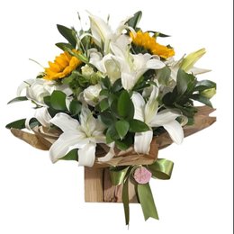 Imagem de Arranjo de Lírios e Girassóis