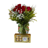 Arranjo 20 Rosas em Vidro com Ferrero Rocher T8