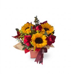 Imagem de Arranjo 'Encanto' 3 Girassóis & 3 Rosas Vermelhas 