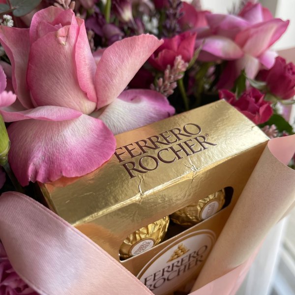 Buquê 4 Rosas 'Pink' & Ferrero Rocher 8un