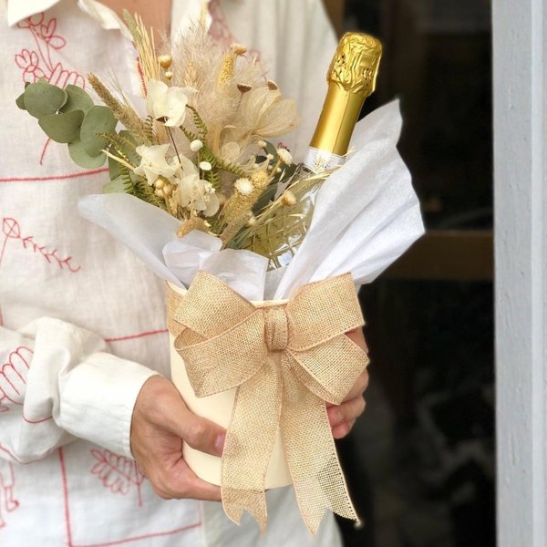 Espumante Moscato Dolce Italiano com Arranjo de Flores