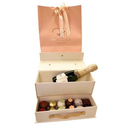 Imagem de Maleta com Chadon e 12 Doces Lu Chocolates